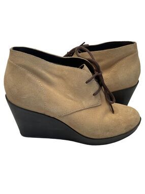 Cole Haan Halley Beige Tan Lace Up Suede Wedge Chukka Heeled Ankle Boots Chic